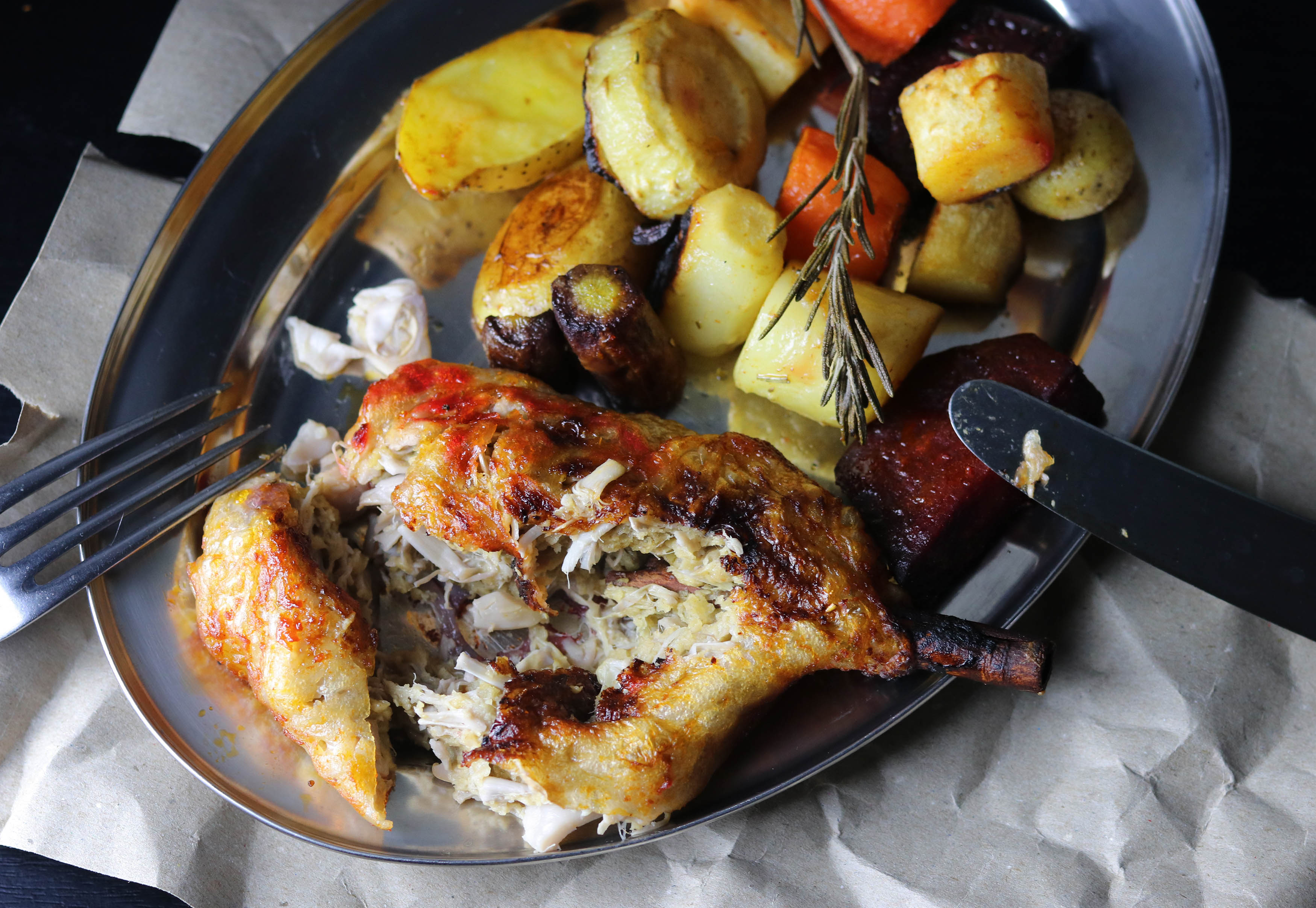 Crispy vegan chicken drumsticks on veggies Dailyvegan