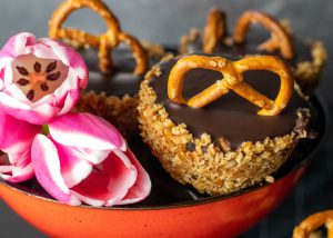 Crunchy pretzel cupcakes