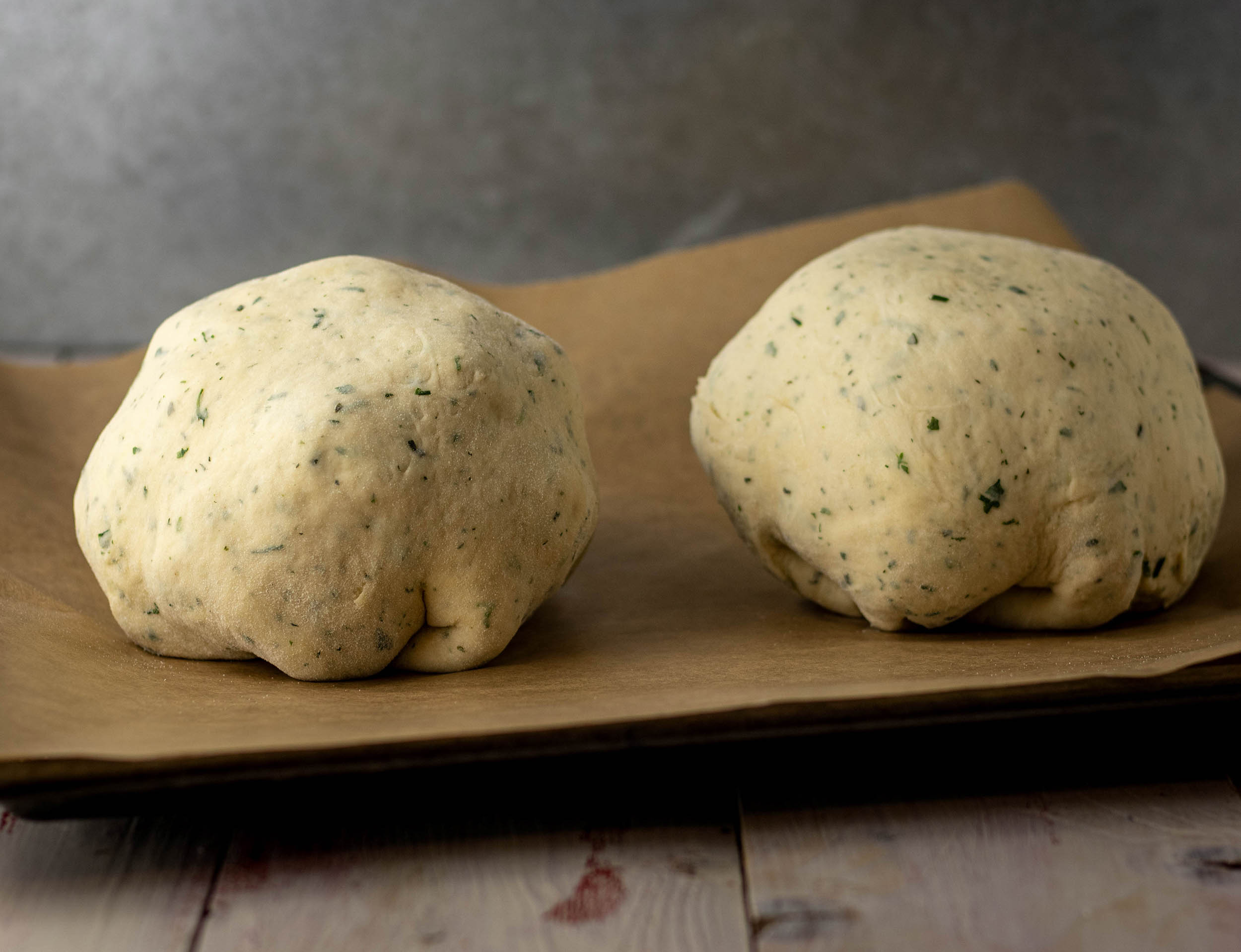 Cauliflower or broccoli baked in herbal dough on red wine shallots