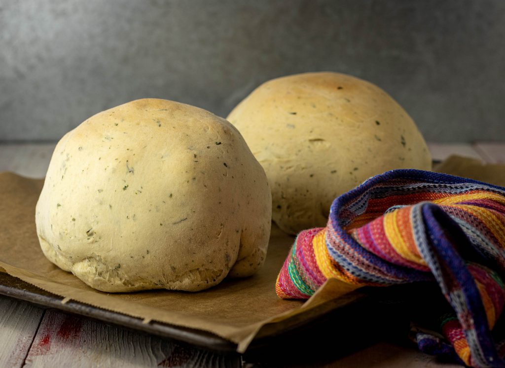 Cauliflower or broccoli baked in herbal dough on red wine shallots