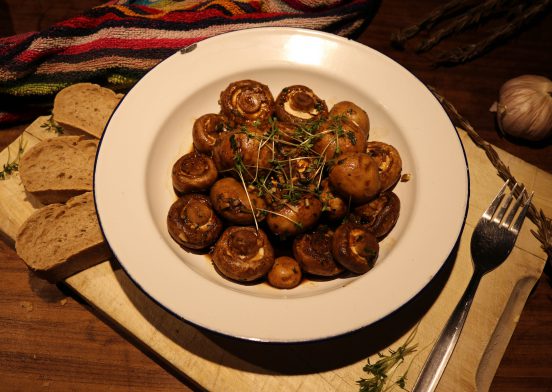 Gourmet garlic mushrooms from the oven