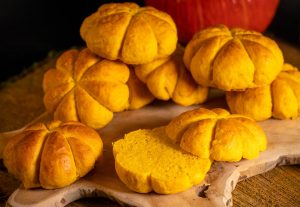 Fluffy and flavourful at the same time: pumpkin buns