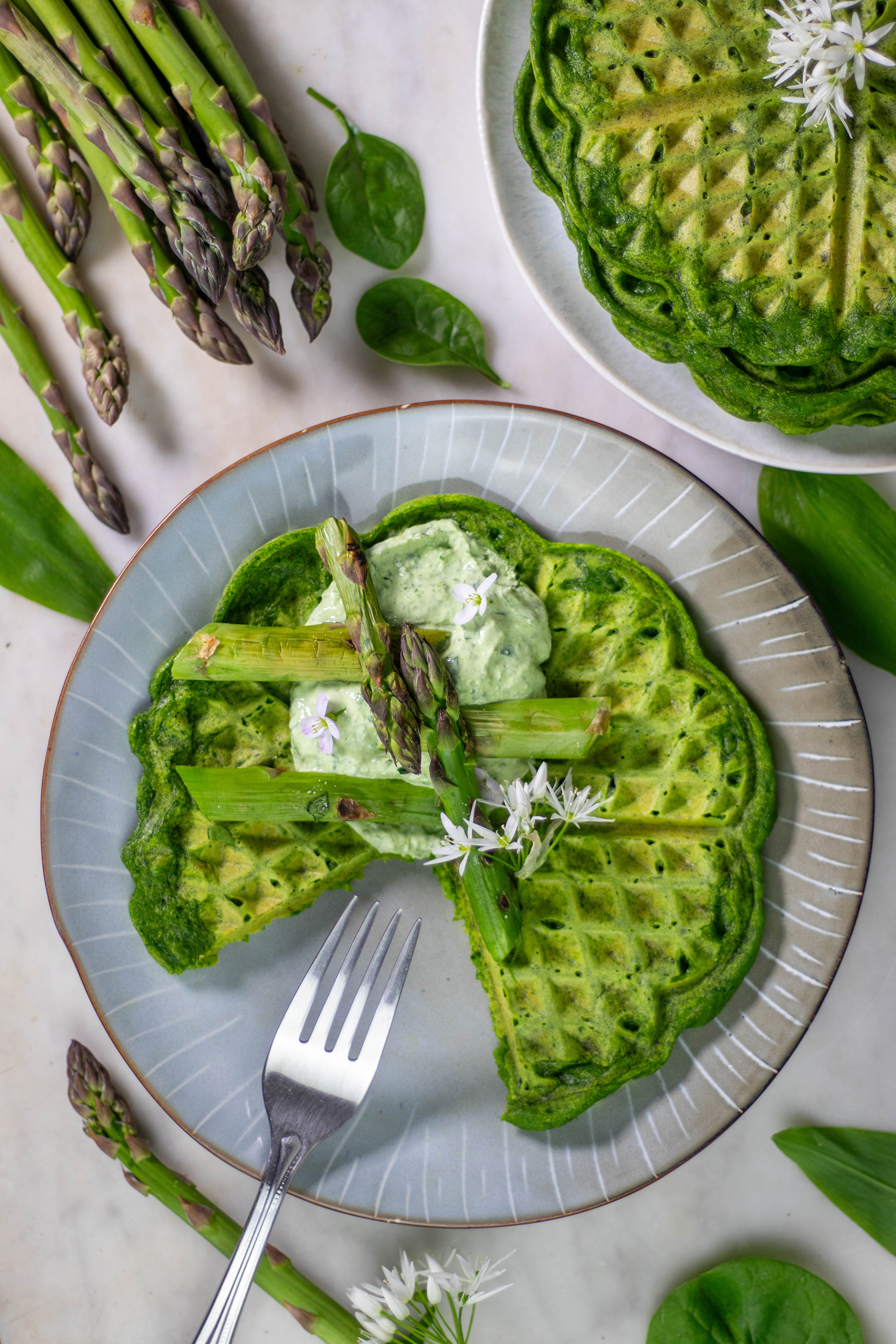 Green waffles – wild garlic & spinach waffles – plus dip & asparagus