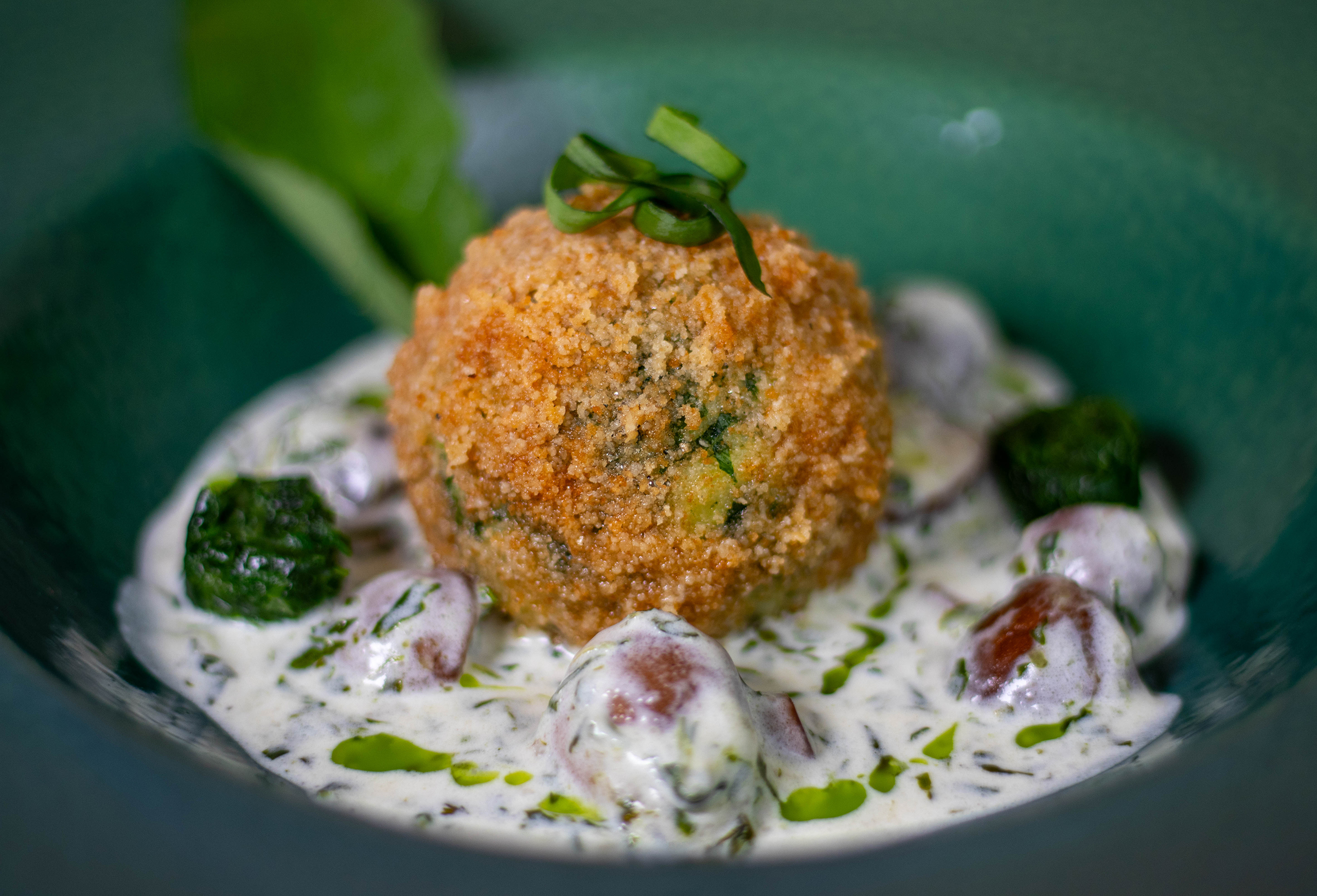 Wild garlic dumplings in a crispy coating – vegan